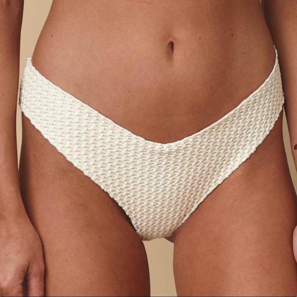 Montce Swim bone crochet raw edge nu micro M